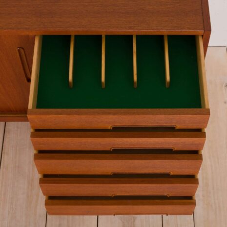 2215 Minimalist mid century Nils Jonsson Model Trento Sideboard by P.S. Heggen Trevarefabrik Nordfjordeid 1909 SW Moderne Moblar-10 Minimalistisches Sideboard im Mid-Century-Stil von Nils Jonsson, Modell Trento, von P