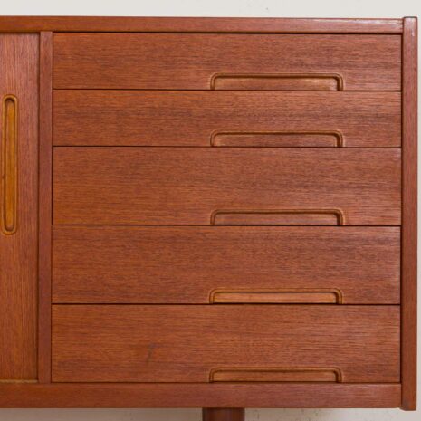 2215 Minimalist mid century Nils Jonsson Model Trento Sideboard by P.S. Heggen Trevarefabrik Nordfjordeid 1909 SW Moderne Moblar-13 Minimalistisches Sideboard im Mid-Century-Stil von Nils Jonsson, Modell Trento, von P