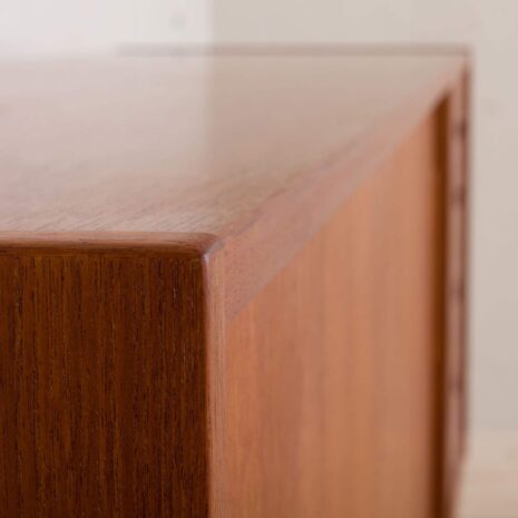 2215 Minimalist mid century Nils Jonsson Model Trento Sideboard by P.S. Heggen Trevarefabrik Nordfjordeid 1909 SW Moderne Moblar-18 Minimalistisches Sideboard im Mid-Century-Stil von Nils Jonsson, Modell Trento, von P