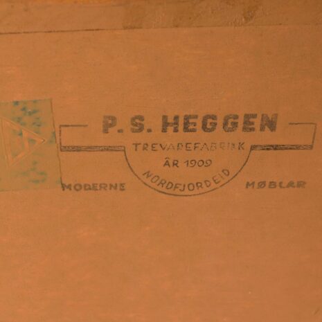 2215 Minimalist mid century Nils Jonsson Model Trento Sideboard by P.S. Heggen Trevarefabrik Nordfjordeid 1909 SW Moderne Moblar-8 Minimalistisches Sideboard im Mid-Century-Stil von Nils Jonsson, Modell Trento, von P