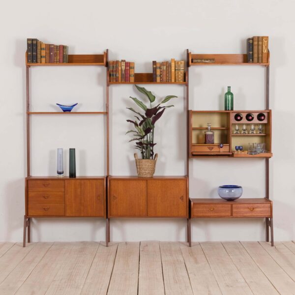 Ergo Three Bay Wandschrank von Blindheim Mobelfabrik mit Barschrank und Kommode, maßstabsgetreu