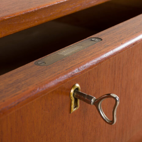 21006-Danish teak dresser with 4 drawers-6 Danish teak dresser with drawers scaled