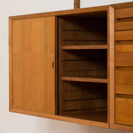 21019-Cadovius 2 bay teak royal wall unit with 3 cabinets and 3 shelves-14 Cadovius bay teak royal wall unit with cabinets and shelves scaled