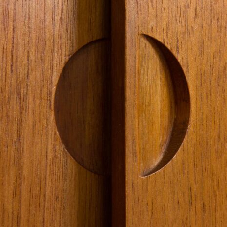 21019-Cadovius 2 bay teak royal wall unit with 3 cabinets and 3 shelves-17 Cadovius bay teak royal wall unit with cabinets and shelves scaled