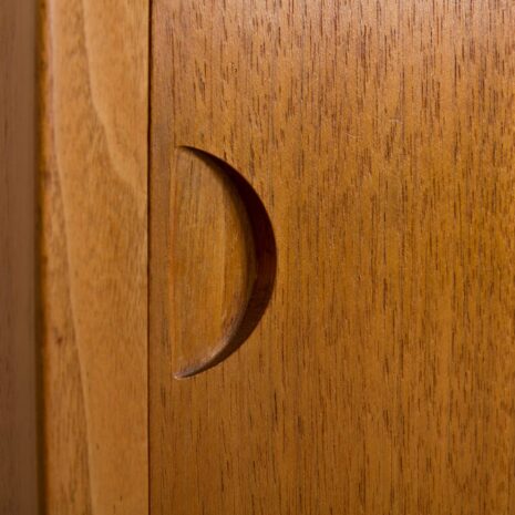 21019-Cadovius 2 bay teak royal wall unit with 3 cabinets and 3 shelves-18 Cadovius bay teak royal wall unit with cabinets and shelves scaled