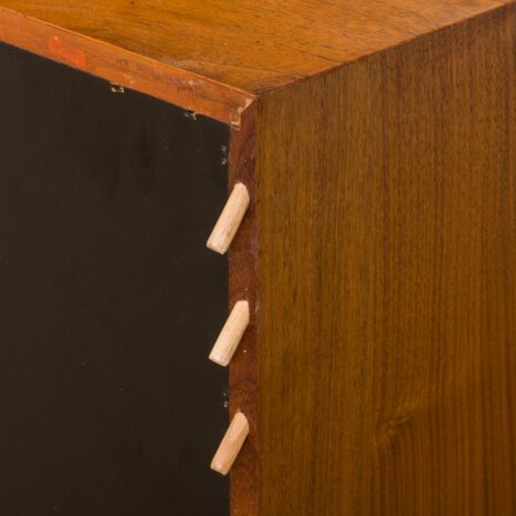 21019-Cadovius 2 bay teak royal wall unit with 3 cabinets and 3 shelves-26 Cadovius bay teak royal wall unit with cabinets and shelves scaled