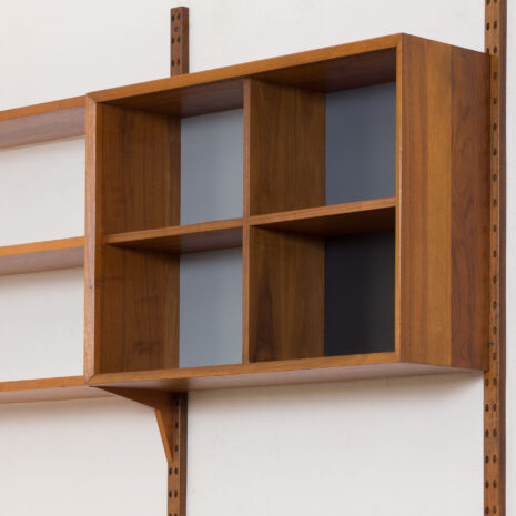 21019-Cadovius 2 bay teak royal wall unit with 3 cabinets and 3 shelves-8 Cadovius bay teak royal wall unit with cabinets and shelves scaled