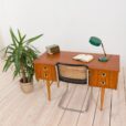 Italian teak desk with brass handles and beech legs s Wloskie biurko tekowe z mosiężnymi uchwytami i bukowymi nogami lata   scaled