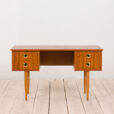 Italian teak desk with brass handles and beech legs s Wloskie biurko tekowe z mosiężnymi uchwytami i bukowymi nogami lata   scaled