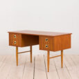 Italian teak desk with brass handles and beech legs s Wloskie biurko tekowe z mosiężnymi uchwytami i bukowymi nogami lata   scaled
