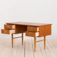 Italian teak desk with brass handles and beech legs s Wloskie biurko tekowe z mosiężnymi uchwytami i bukowymi nogami lata   scaled