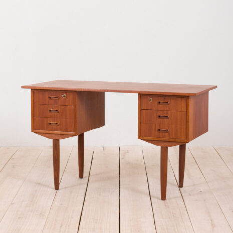 Danish teak desk free standing with  shelves s Duńskie wolnostojące biurko tekowe mid century z  szufladami lata