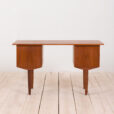 Danish teak desk free standing with  shelves s Duńskie wolnostojące biurko tekowe mid century z  szufladami lata