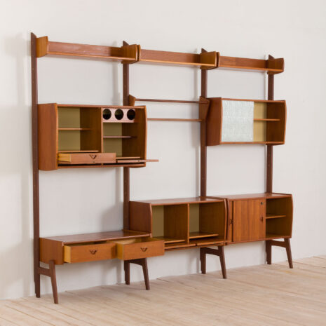 2229 3 bays ergo wall unit with a desk in teak and glass cabinet-10 Bays Ergo Wandschrank mit Schreibtisch aus Teakholz und Glasvitrine