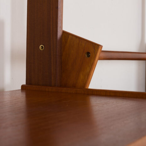 2229 3 bays ergo wall unit with a desk in teak and glass cabinet-22 Bays Ergo Wandschrank mit Schreibtisch aus Teakholz und Glasvitrine