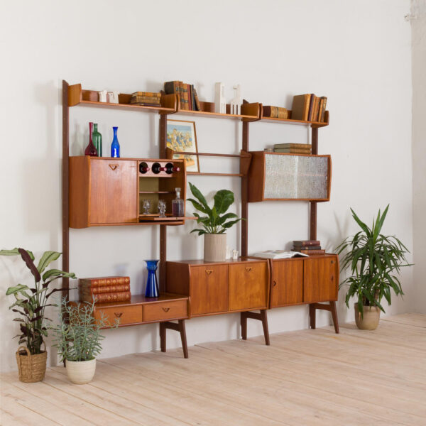 Bays Ergo Wandschrank mit Schreibtisch aus Teakholz und Glasvitrine