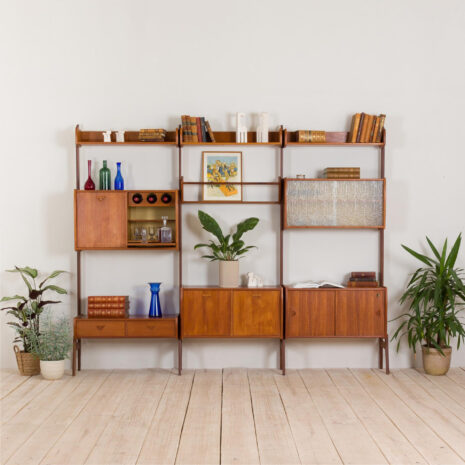 Bays Ergo Wandschrank mit Schreibtisch aus Teakholz und Glasvitrine