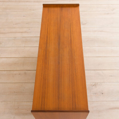 21023--Scandinavian sideboard in teak with 5 drawers and sliding doors, Norway, 70s-Sideboard tekowy skandynawski, komoda 5 szuflad, Norwegia, lata 70-11 Scandinavian sideboard in teak with drawers and sliding doors Norway s Sideboard tekowy skandynawski komoda szuflad Norwegia lata scaled