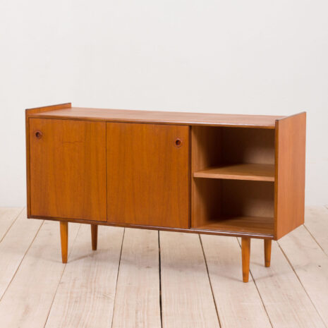 21023--Scandinavian sideboard in teak with 5 drawers and sliding doors, Norway, 70s-Sideboard tekowy skandynawski, komoda 5 szuflad, Norwegia, lata 70-3 Scandinavian sideboard in teak with drawers and sliding doors Norway s Sideboard tekowy skandynawski komoda szuflad Norwegia lata scaled
