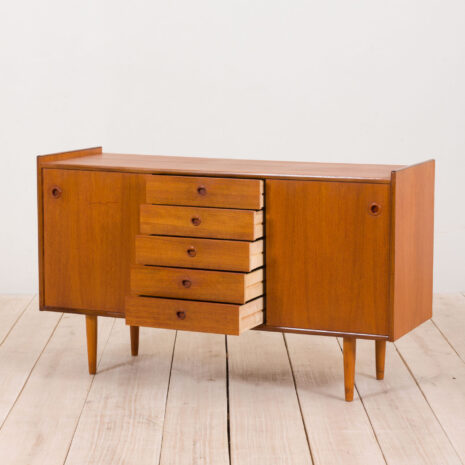 21023--Scandinavian sideboard in teak with 5 drawers and sliding doors, Norway, 70s-Sideboard tekowy skandynawski, komoda 5 szuflad, Norwegia, lata 70-4 Scandinavian sideboard in teak with drawers and sliding doors Norway s Sideboard tekowy skandynawski komoda szuflad Norwegia lata scaled