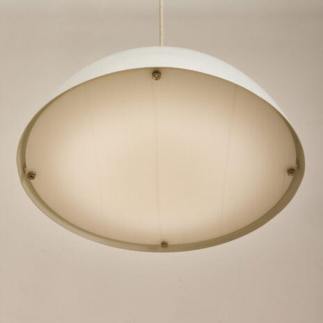 21040-Mała biała lampa wisząca SAS Royal Arne Jacobsen-3 Mała biała lampa wisząca SAS Royal Arne Jacobsen w skali