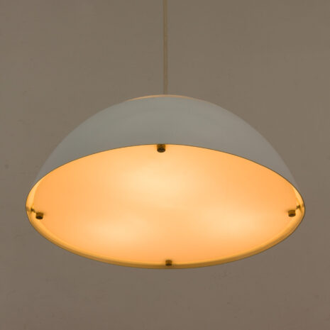 21040-Mała biała lampa wisząca SAS Royal Arne Jacobsen-7 Mała biała lampa wisząca SAS Royal Arne Jacobsen w skali