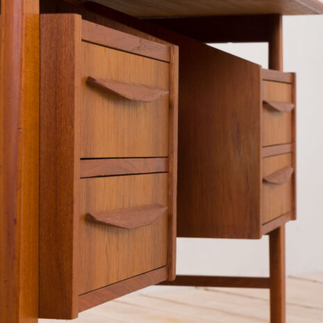 21052 – Biurko z drewna tekowego Gunnar Nielsen dla Tibergaard z szafką barową, Dania, lata 60. XX wieku – 10 Biurko z drewna tekowego Gunnar Nielsen dla Tibergaard z szafką barową Dania w skali