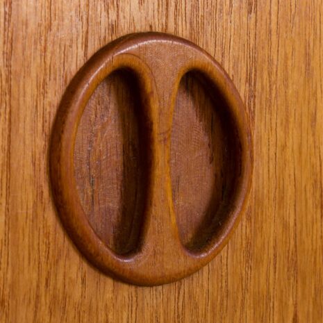 21064-Sven Andersen Møbelfabrikk Wall unit in teak 2 bay hanging shelving system with 2 cabinets, Hillevåg, Norway-12 Sven Andersen Mobelfabrikk Wall unit in teak bay hanging shelving system with cabinets Hillevag Norway scaled