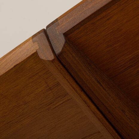 21064-Sven Andersen Møbelfabrikk Wall unit in teak 2 bay hanging shelving system with 2 cabinets, Hillevåg, Norway-9 Sven Andersen Mobelfabrikk Wall unit in teak bay hanging shelving system with cabinets Hillevag Norway scaled