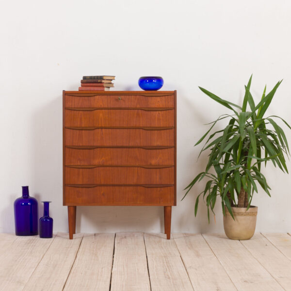 komoda z brakami forniru  scaled