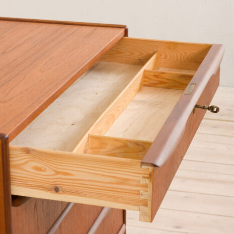 21008-komoda z brakami forniru-11 komoda z brakami forniru scaled