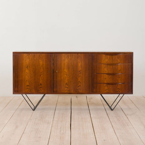 21017 Buffet en palissandre avec 4 tiroirs à droite sur pieds en épingle à cheveux-1 Rosewood sideboard with drawers on right side on hairpin legs scaled