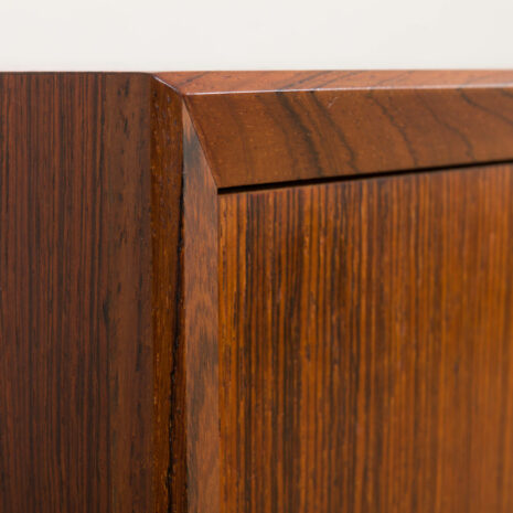21017 Buffet en palissandre avec 4 tiroirs à droite sur pieds en épingle à cheveux-12 Rosewood sideboard with drawers on right side on hairpin legs scaled