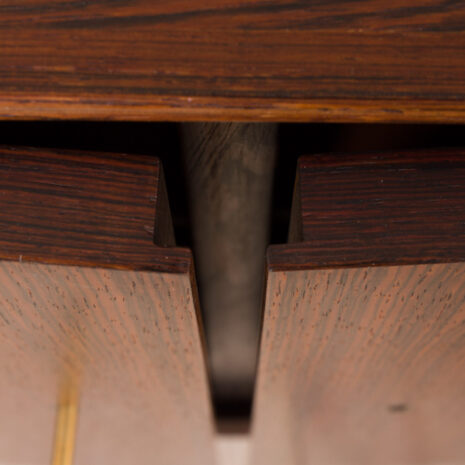 21017 Buffet en palissandre à 4 tiroirs à droite sur pieds en épingle à cheveux-18 Rosewood sideboard with drawers on right side on hairpin legs scaled