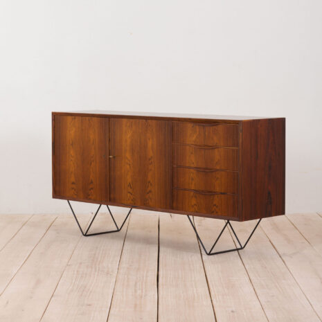 21017 Buffet en palissandre avec 4 tiroirs à droite sur pieds en épingle à cheveux-3 Rosewood sideboard with drawers on right side on hairpin legs scaled