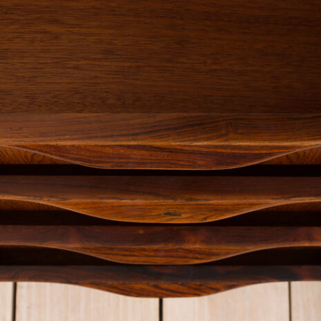 21017 Buffet en palissandre avec 4 tiroirs à droite sur pieds en épingle à cheveux-7 Rosewood sideboard with drawers on right side on hairpin legs scaled