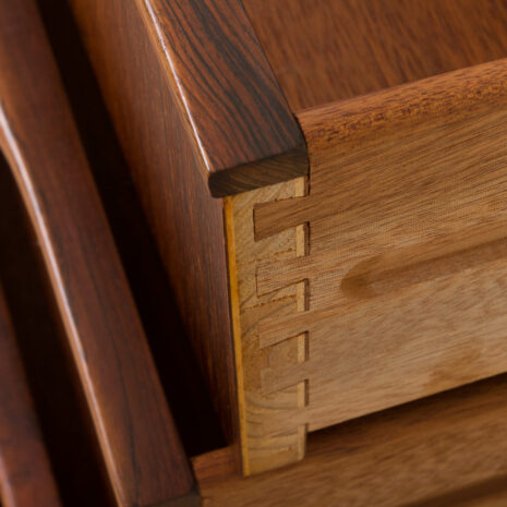 21017 Buffet en palissandre avec 4 tiroirs à droite sur pieds en épingle à cheveux-9 Rosewood sideboard with drawers on right side on hairpin legs scaled
