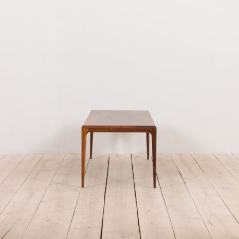21046 Średniowieczny stolik kawowy z drewna różanego Johannesa Andersena dla CFC Silkeborg, lata 60. Mid Century Rosewood Coffee Table by Johannes Andersen for CFC Silkeborg s scaled