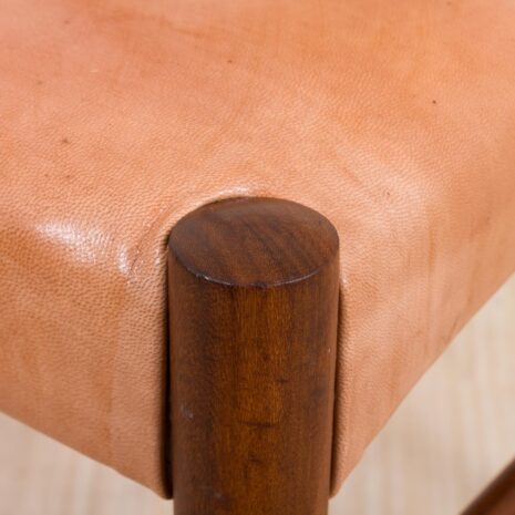 21049 Zestaw sześciu krzeseł zaprojektowanych w latach 60. przez Arne Wahla Iversena dla Glyngøre Stolefabrik-9 Set of six chairs designed in the s by Arne Wahl Iversen for Glyngore Stolefabrik scaled