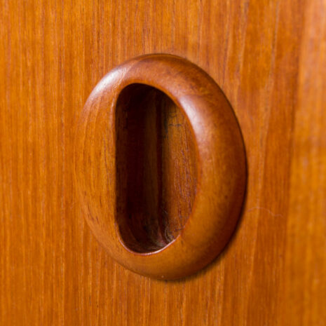 21061-vintage mid century small sideboard dresser-11 vintage mid century small sideboard dresser scaled