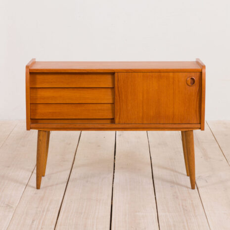 21061-vintage mid century small sideboard dresser-4 vintage mid century small sideboard dresser scaled