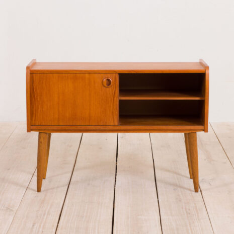 21061-vintage mid century small sideboard dresser-5 vintage mid century small sideboard dresser scaled