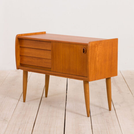 21061-vintage mid century small sideboard dresser-6 vintage mid century small sideboard dresser scaled