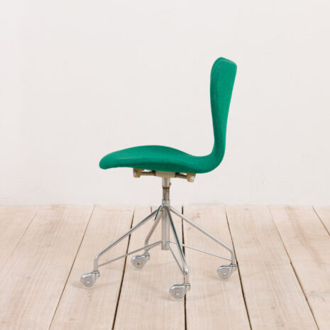 21070 Arne Jacobsen 3117 chair series 7 on wheels, 1967-3 Arne Jacobsen chair series on wheels scaled