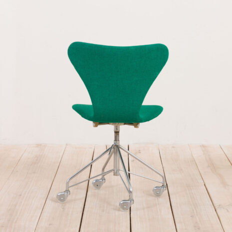 21070 Arne Jacobsen 3117 chair series 7 on wheels, 1967-5 Arne Jacobsen chair series on wheels scaled