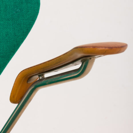 21083 Arne Jacobsen 3207 chair seriers 7 with teak armrests-11 Arne Jacobsen chair seriers with teak armrests scaled