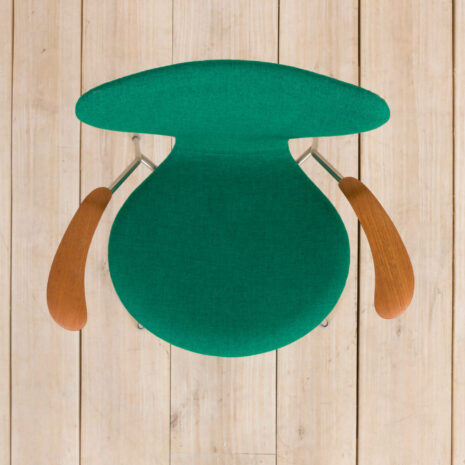 21083 Arne Jacobsen 3207 chair seriers 7 with teak armrests-5 Arne Jacobsen chair seriers with teak armrests scaled