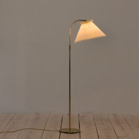21088 Duńska mosiężna lampa podłogowa z kloszem Le Klint, regulowana wysokość-2 Danish brass floor lamp with Le Klint shade adjustable height scaled