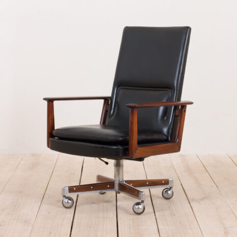 21118 Arne Vodder krzesło do biurka dla Sibast z drewna różanego i czarnej skóry, Dania lata 60. Arne Vodder executive desk chair for Sibast in rosewood and black leather Denmark s scaled
