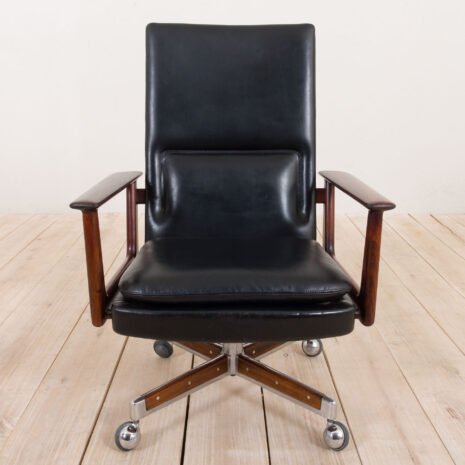 21118 Arne Vodder krzesło do biurka dla Sibast z drewna różanego i czarnej skóry, Dania lata 60-13 Arne Vodder executive desk chair for Sibast in rosewood and black leather Denmark s scaled